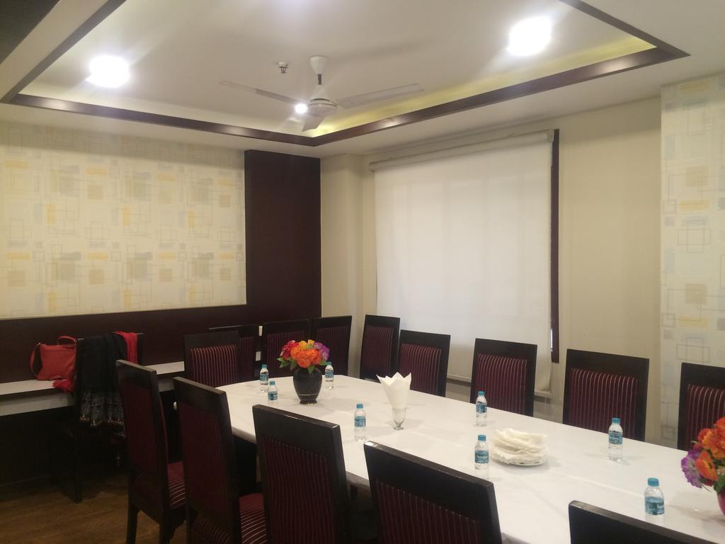 Fabhotel D75 At Residency Ghaziabad Ngoại thất bức ảnh