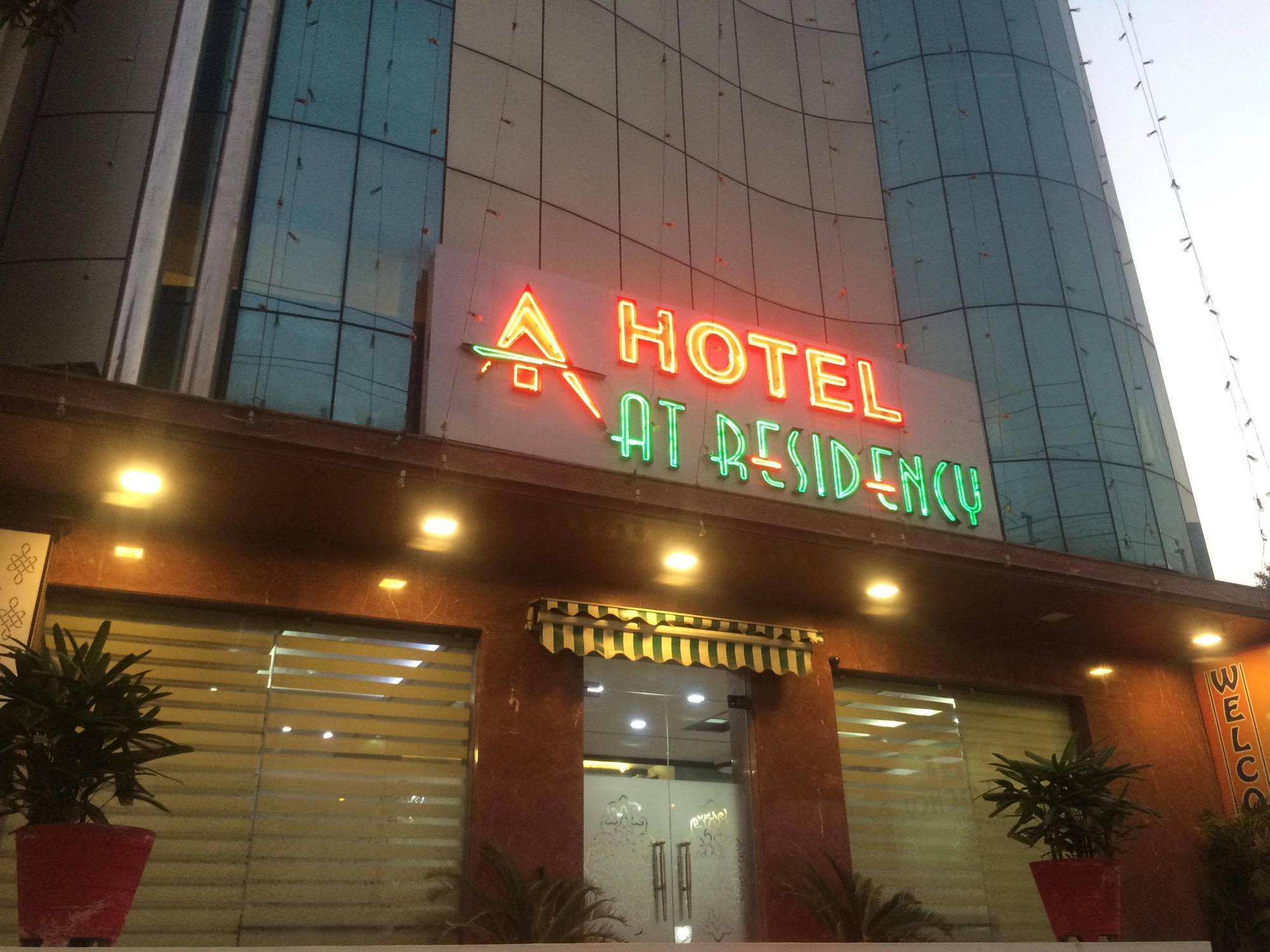 Fabhotel D75 At Residency Ghaziabad Ngoại thất bức ảnh